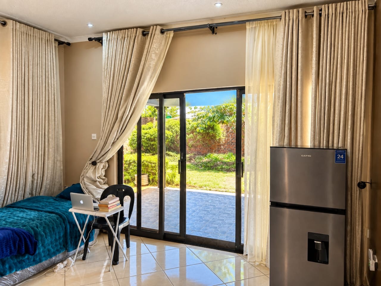 Three-sharing room