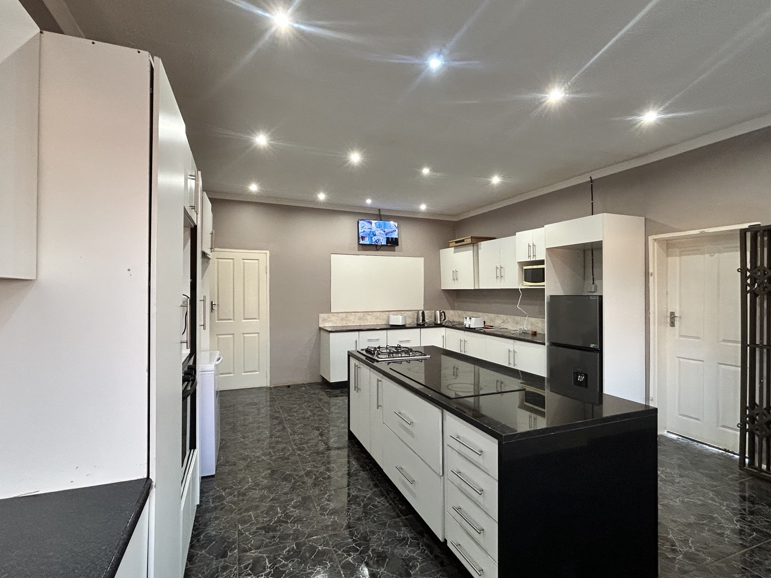 Pomona Estate kitchen and appliances