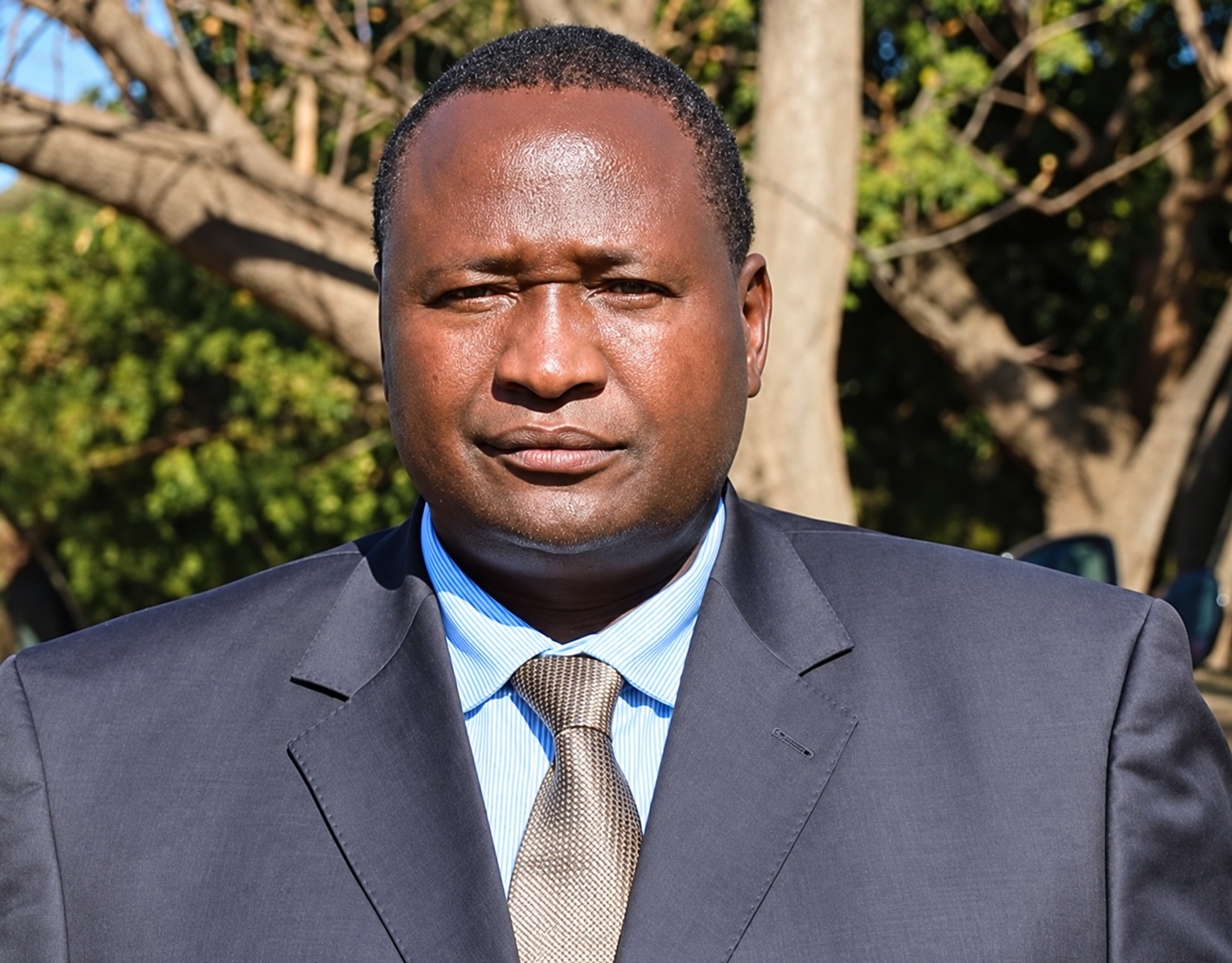 Hon. Esau Mupfumi profile photograph